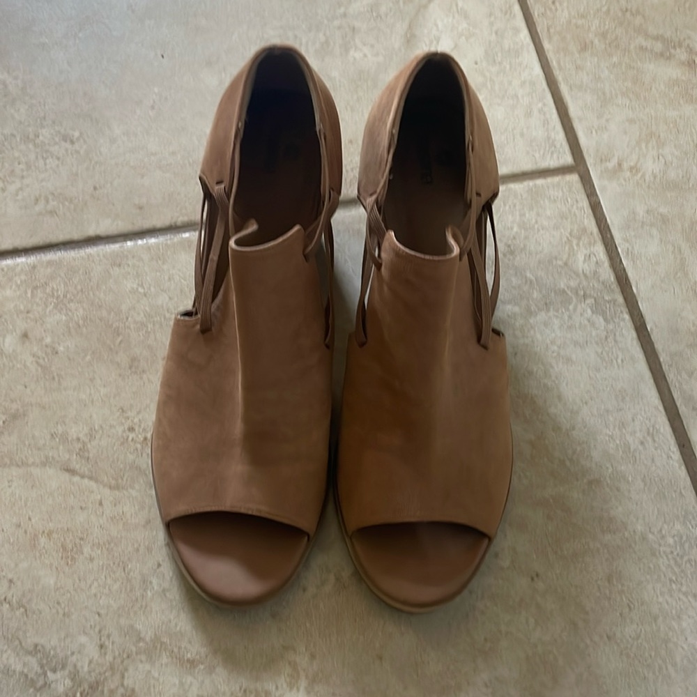 Susina peep-toe heel